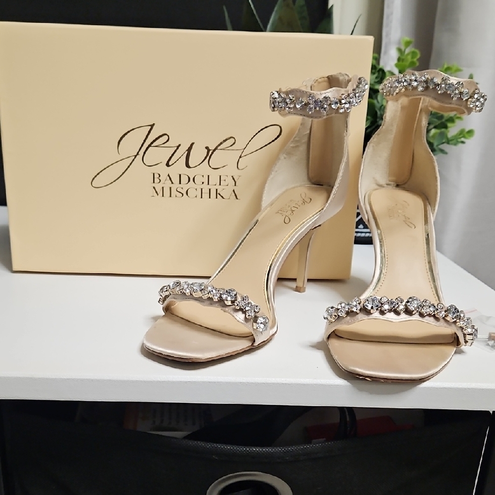 Jewel Badgley Mischka Beige Embellished Heels